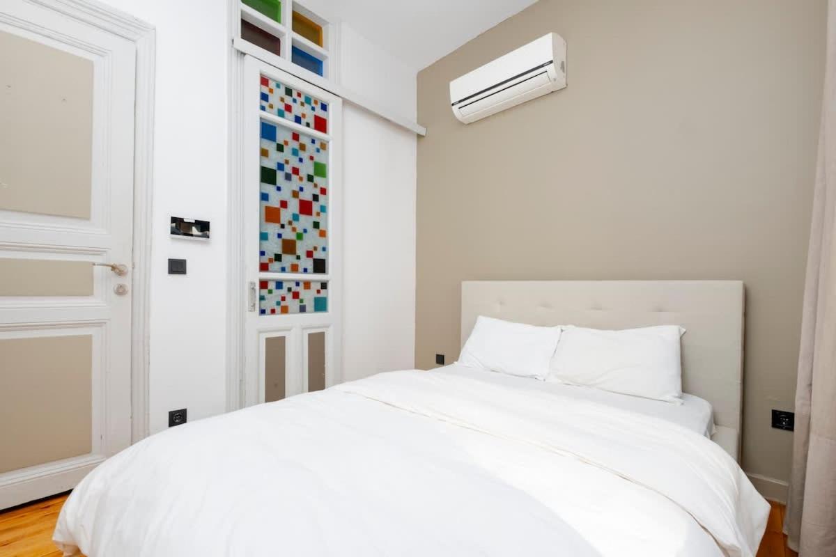 Exclusive House With 2 Apartments Including 4 Bedrooms And 4 Bathrooms In Total Villa