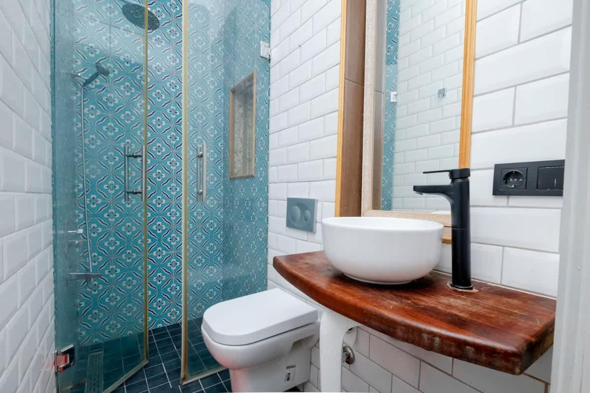 Exclusive House With 2 Apartments Including 4 Bedrooms And 4 Bathrooms In Total * İstanbul