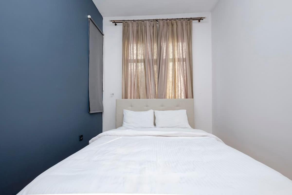 Exclusive House With 2 Apartments Including 4 Bedrooms And 4 Bathrooms In Total