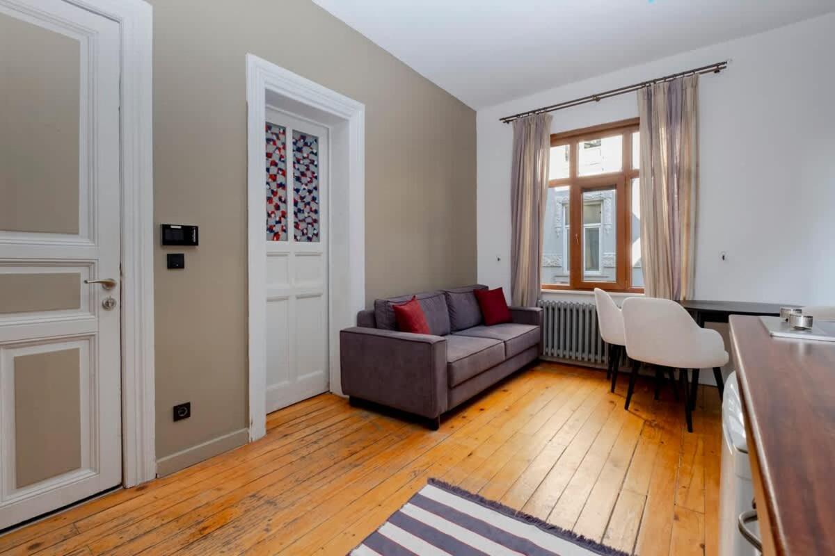 Exclusive House With 2 Apartments Including 4 Bedrooms And 4 Bathrooms In Total İstanbul