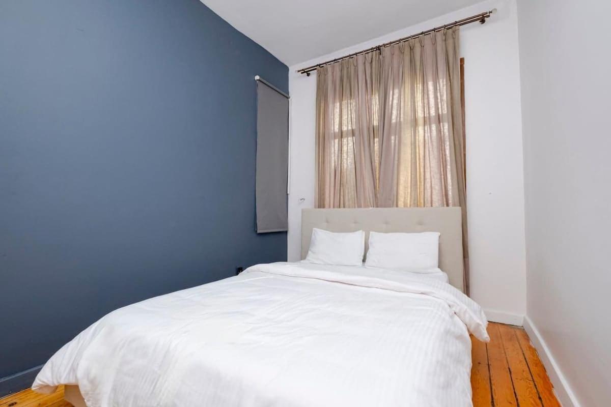 Exclusive House With 2 Apartments Including 4 Bedrooms And 4 Bathrooms In Total