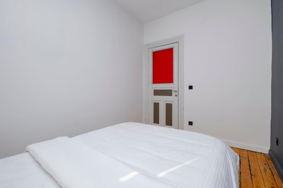 Exclusive House With 2 Apartments Including 4 Bedrooms And 4 Bathrooms In Total Villa *