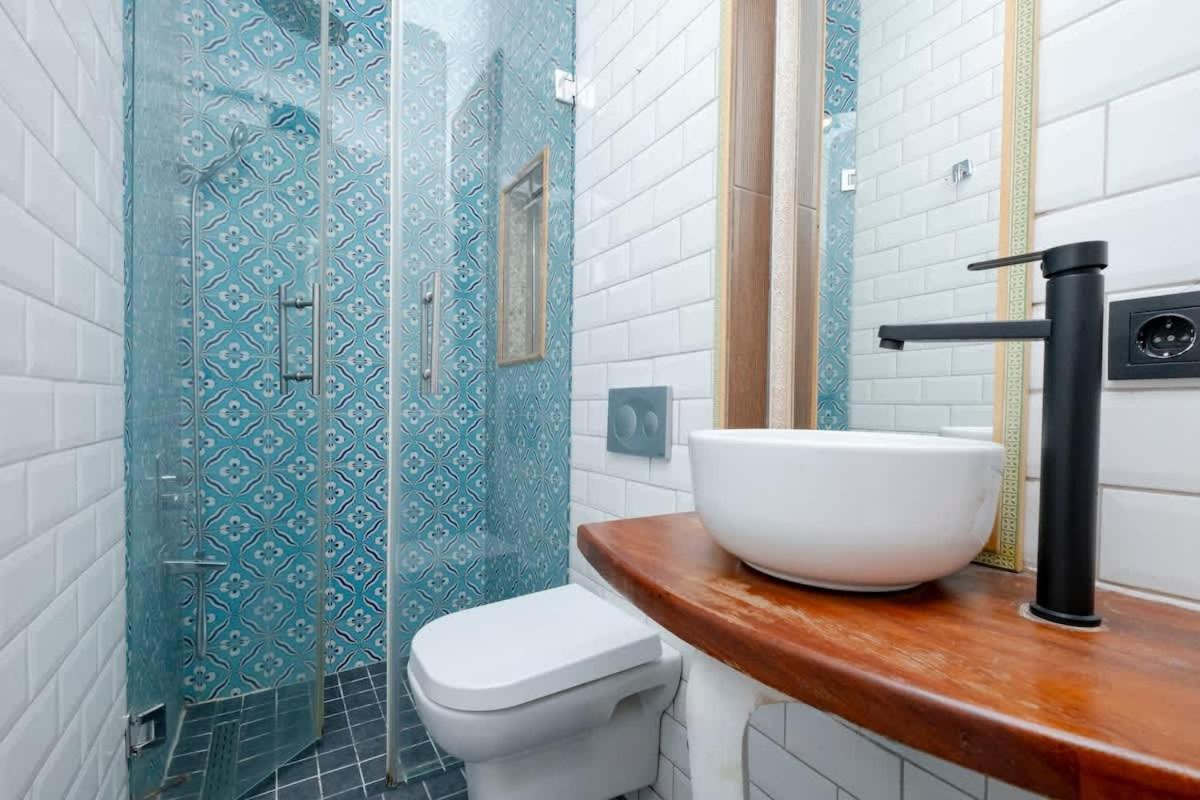 Exclusive House With 2 Apartments Including 4 Bedrooms And 4 Bathrooms In Total Villa